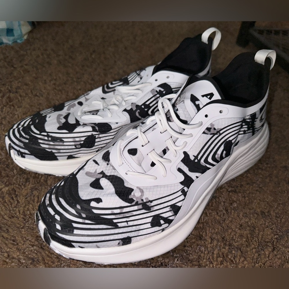 APL men’s tennis shoes